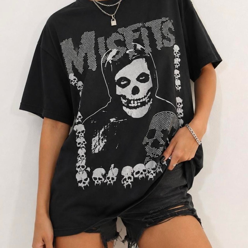 MisfitsRhinestoneSkullGraphicTeeBlackS